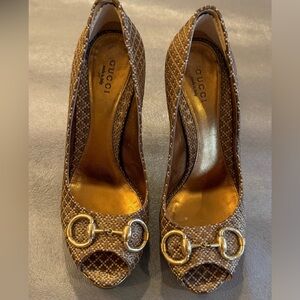 Gucci Brown Patterned Peep-Toe Heels with Gold Horsebit. Size 37